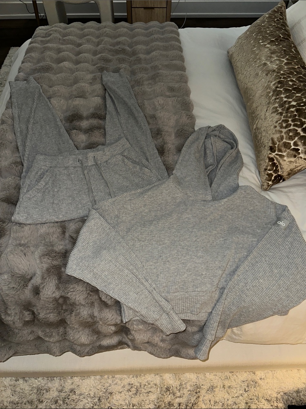 ALO Yoga Women's Light Gray Ribbed Hoodie & Drawstring Lounge Pants Set